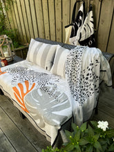 Charger l'image dans la galerie, Large serviette de plage - Guépard Taupe et noir