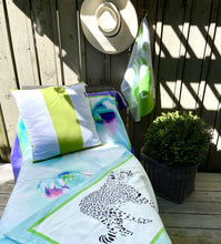 Charger l'image dans la galerie, Large serviette de plage - Aphrodite