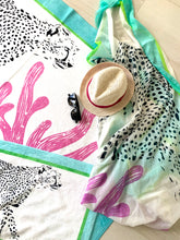 Charger l'image dans la galerie, Large serviette de plage - Guépard Turquoise